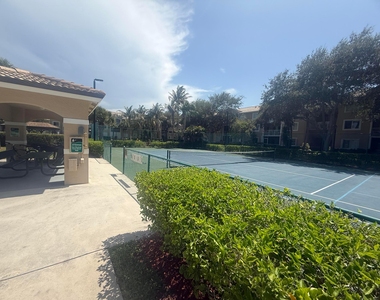 284 Village Boulevard - Photo Thumbnail 12