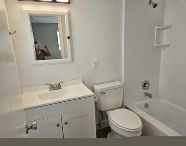 2801 Ne 33rd Court - Photo Thumbnail 9