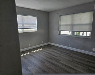 2801 Ne 33rd Court - Photo Thumbnail 7