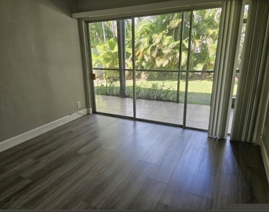 2801 Ne 33rd Court - Photo Thumbnail 4