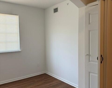 9825 Baywinds Boulevard - Photo Thumbnail 12
