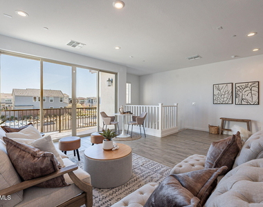 9835 E Wavelength Avenue - Photo Thumbnail 5