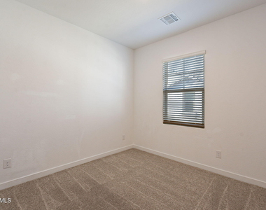 9835 E Wavelength Avenue - Photo Thumbnail 16