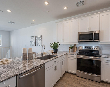 9835 E Wavelength Avenue - Photo Thumbnail 10