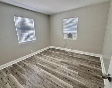 1025 13th Street - Photo Thumbnail 8