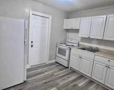 1025 13th Street - Photo Thumbnail 3