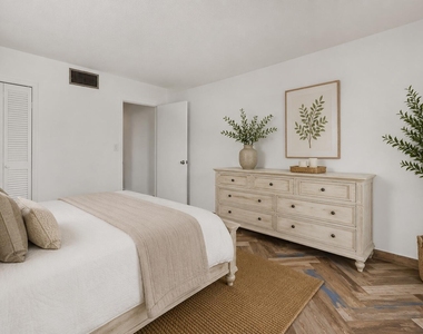 1340 Lincoln Road - Photo Thumbnail 14