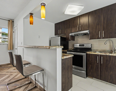1340 Lincoln Road - Photo Thumbnail 3