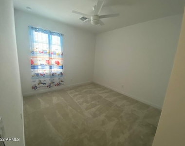 823 W Gail Drive - Photo Thumbnail 10