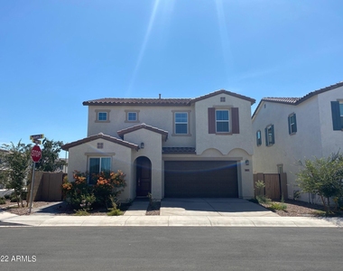 823 W Gail Drive - Photo Thumbnail 1