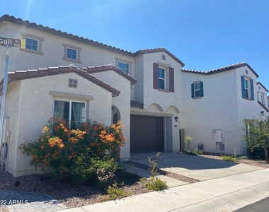 823 W Gail Drive - Photo Thumbnail 2