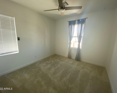 823 W Gail Drive - Photo Thumbnail 11