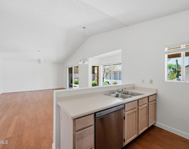 6532 S Sawgrass Drive - Photo Thumbnail 9