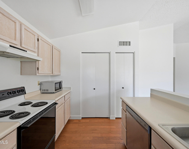 6532 S Sawgrass Drive - Photo Thumbnail 8