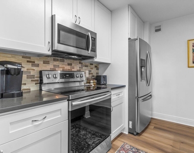 401 Brackenwood Lane S - Photo Thumbnail 4