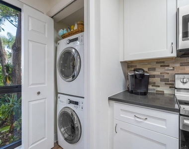 401 Brackenwood Lane S - Photo Thumbnail 6