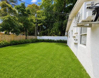 220 Nw 12th Court - Photo Thumbnail 6