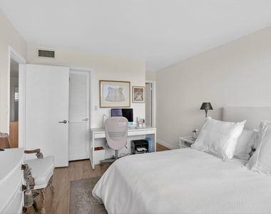 9820 S Hollybrook Lake Drive - Photo Thumbnail 10