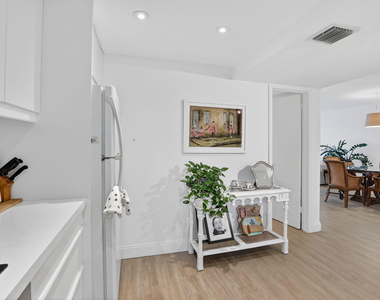 9820 S Hollybrook Lake Drive - Photo Thumbnail 13