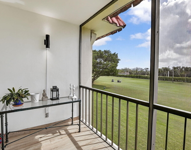 9820 S Hollybrook Lake Drive - Photo Thumbnail 18