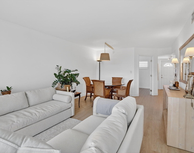 9820 S Hollybrook Lake Drive - Photo Thumbnail 7