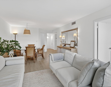 9820 S Hollybrook Lake Drive - Photo Thumbnail 17
