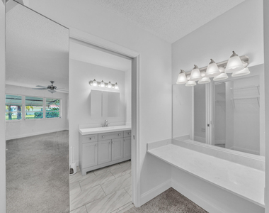 4550 Nw 4th Street - Photo Thumbnail 20