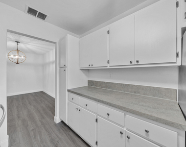 4550 Nw 4th Street - Photo Thumbnail 11