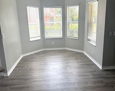 102 Sw Peacock Boulevard - Photo Thumbnail 2