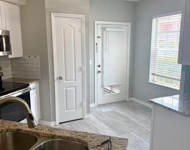 102 Sw Peacock Boulevard - Photo Thumbnail 3