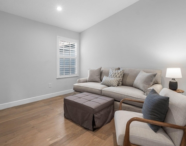 900 Jeffery Street - Photo Thumbnail 14
