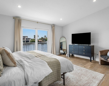 900 Jeffery Street - Photo Thumbnail 10