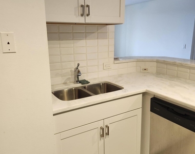706 E Villa Circle - Photo Thumbnail 5