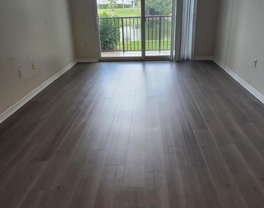706 E Villa Circle - Photo Thumbnail 9
