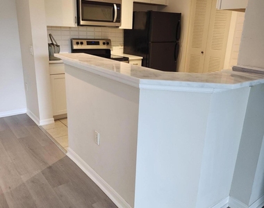 706 E Villa Circle - Photo Thumbnail 8