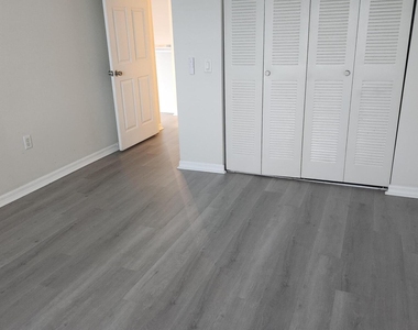 706 E Villa Circle - Photo Thumbnail 12