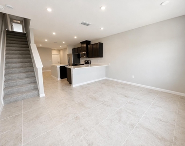 100 Savannah Lakes Boulevard - Photo Thumbnail 2