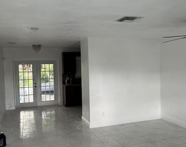 5315 Nw 16th Court - Photo Thumbnail 6