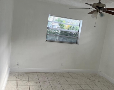 5315 Nw 16th Court - Photo Thumbnail 3