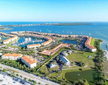 37 Harbour Isle Drive E - Photo Thumbnail 9
