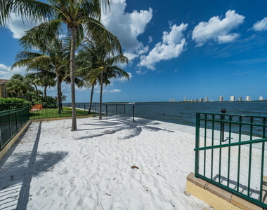 1035 Lake Shore Drive - Photo Thumbnail 15