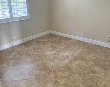 1035 Lake Shore Drive - Photo Thumbnail 11
