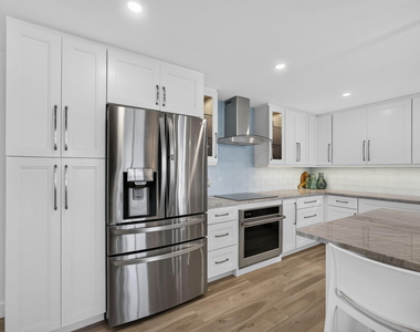 840 Ocean Drive - Photo Thumbnail 6