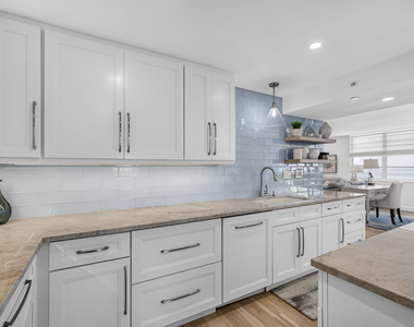 840 Ocean Drive - Photo Thumbnail 9