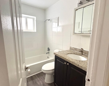 5901 Nw 17th Place - Photo Thumbnail 2