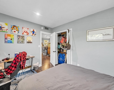 811 Ne 14th Place - Photo Thumbnail 9