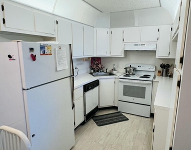 827 Sky Pine Way - Photo Thumbnail 5
