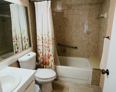 827 Sky Pine Way - Photo Thumbnail 12