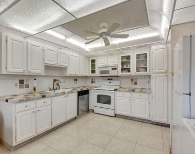 1670 Nw 18th Avenue - Photo Thumbnail 3