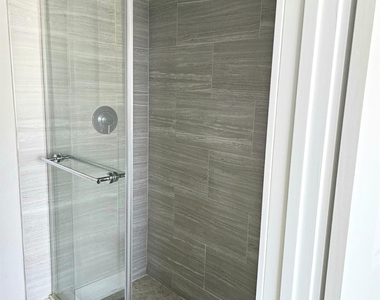 1102 E Jeffery Street - Photo Thumbnail 3